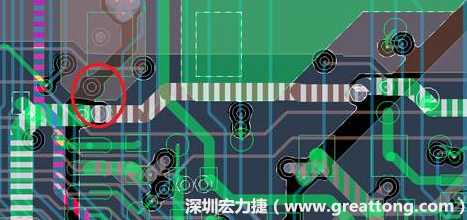 慢慢確認CAF發生的位置后，可以配合Gerber查看PCB的結構是否有通孔太近或是線路太近的問題。